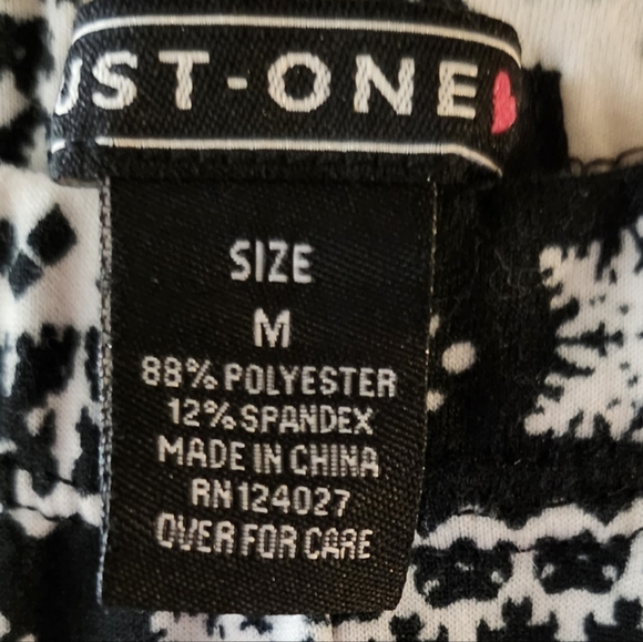 "Just One" Women's Super Soft Reindeer Leggings Black and White Med. NWOT - Picture 4 of 9